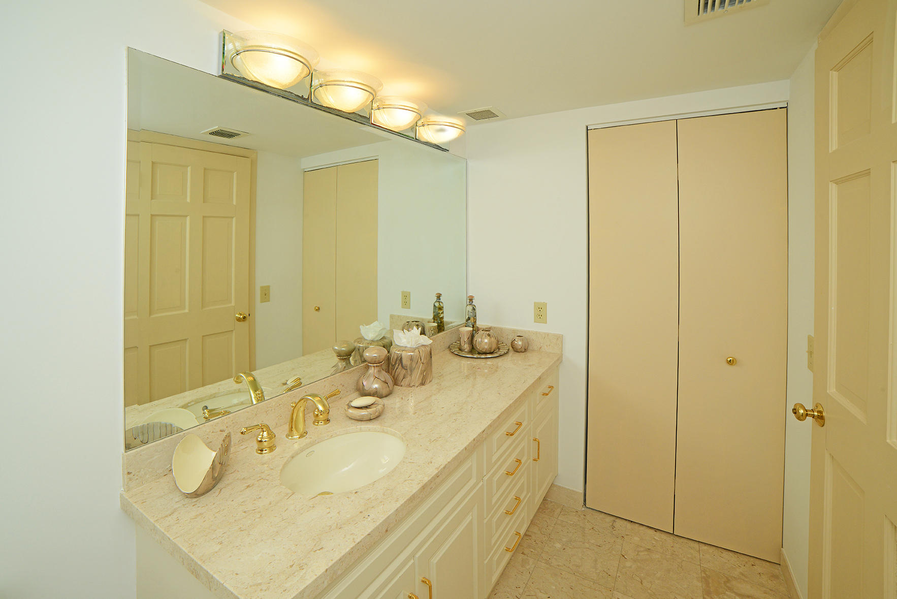 2001 North Ocean Boulevard, Unit 301 Boca Raton, FL 33431 - Photo 31 of 51 Half Bath