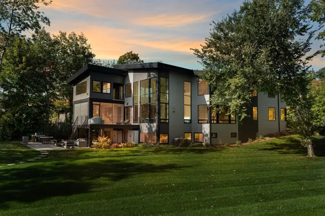 $2,750,000 | 746 Peninsula Point Road, Shakopee, MN 55379