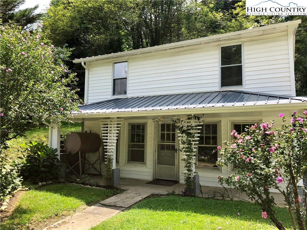 607 Georges Gap Road Vilas, NC 28692 - Photo 2 of 29 Gallery Image 2
