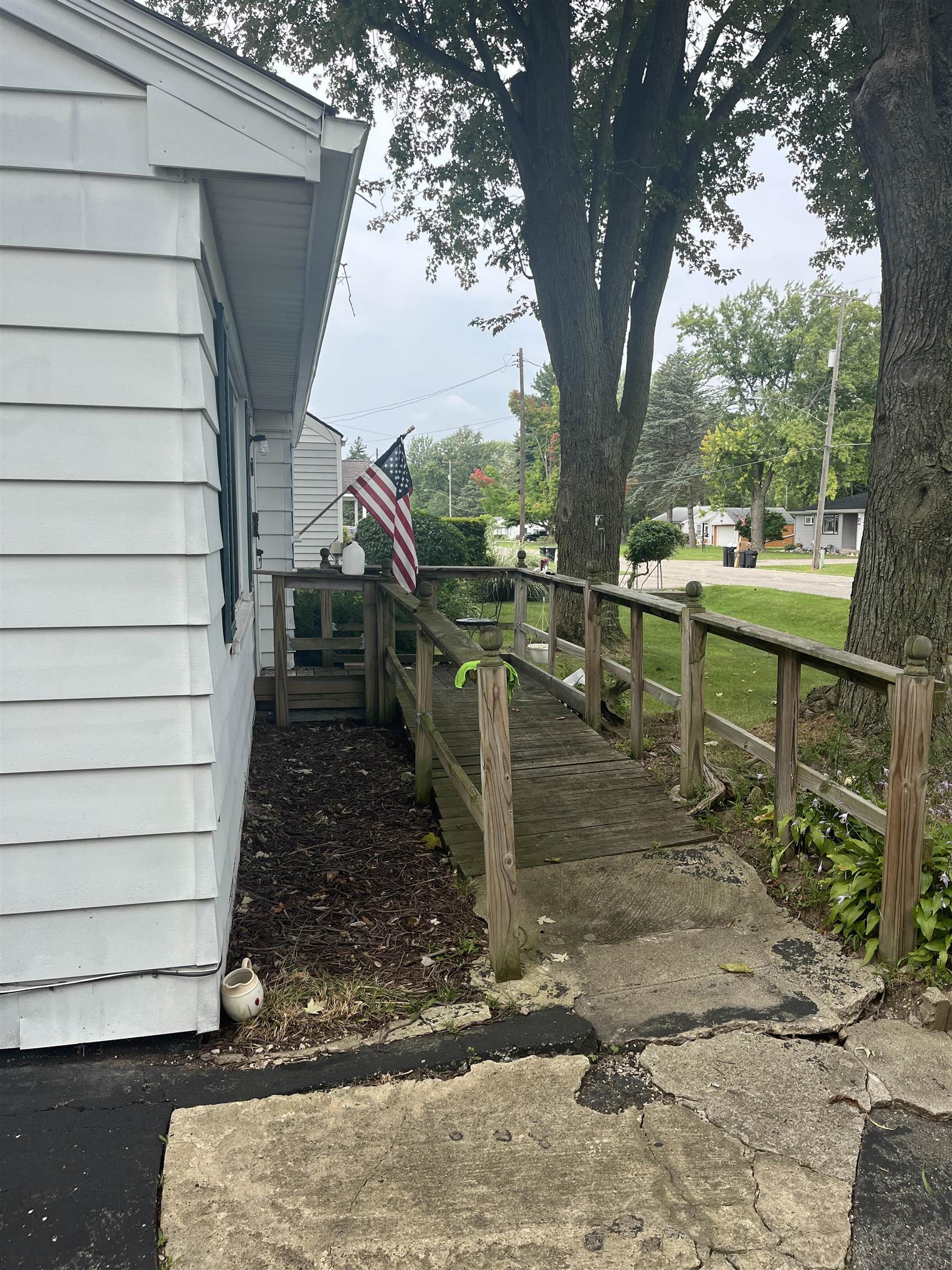 4226 Risedorph Street Burton, MI 48509 - Photo 20 of 20 50153858-7c6767a9-5b38-49cc-852c-7e8c129e5ffb.JPG