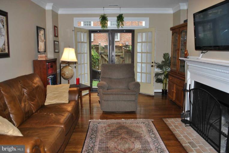 1249 Portner Road Alexandria, VA 22314 - Photo 12 of 24 Living Room