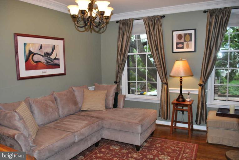 1249 Portner Road Alexandria, VA 22314 - Photo 16 of 24 Dining Room