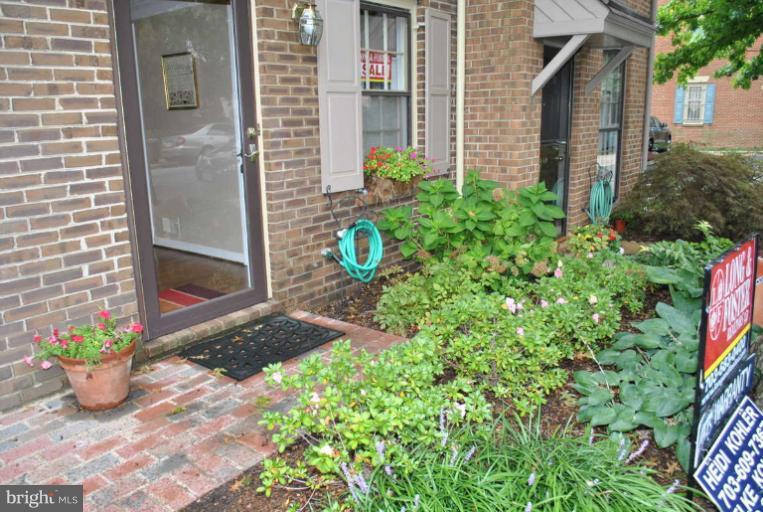 1249 Portner Road Alexandria, VA 22314 - Photo 4 of 24 Exterior (Front)