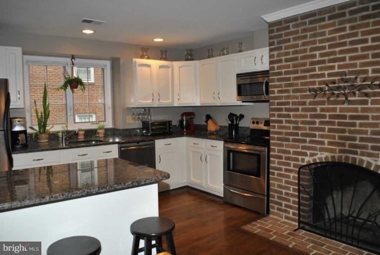 1249 Portner Road Alexandria, VA 22314 - Photo 6 of 24 Kitchen