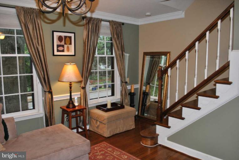 1249 Portner Road Alexandria, VA 22314 - Photo 7 of 24 Dining Room