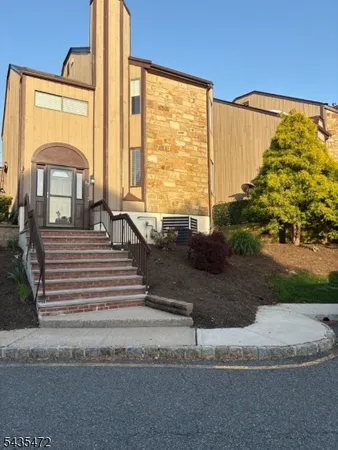 $3,300 | 37 Delbarton Court, Unit 37, Hackettstown, NJ 07840
