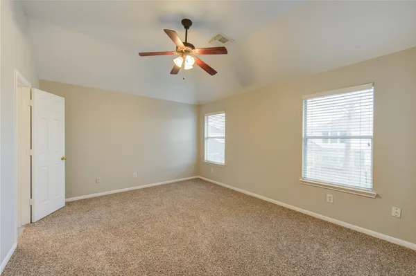 a view of empty room with window