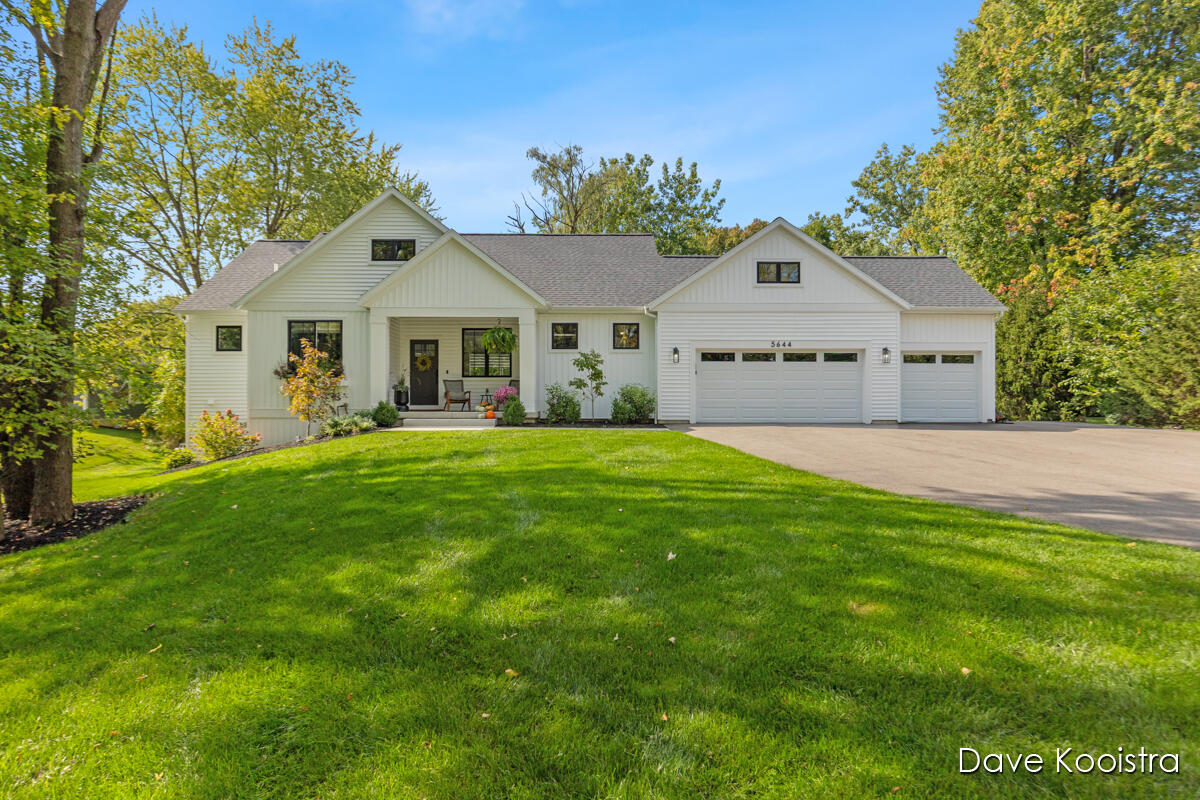 5644 Cascade Road Southeast Grand Rapids, MI 49546 - Photo 3 of 57 IMG_1000
