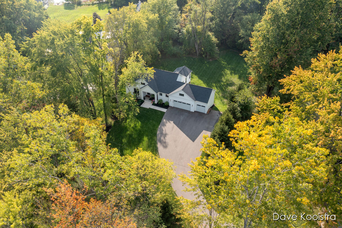 5644 Cascade Road Southeast Grand Rapids, MI 49546 - Photo 4 of 57 IMG_1042