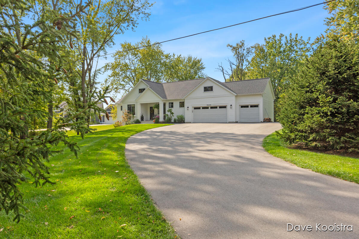 5644 Cascade Road Southeast Grand Rapids, MI 49546 - Photo 5 of 57 IMG_1001