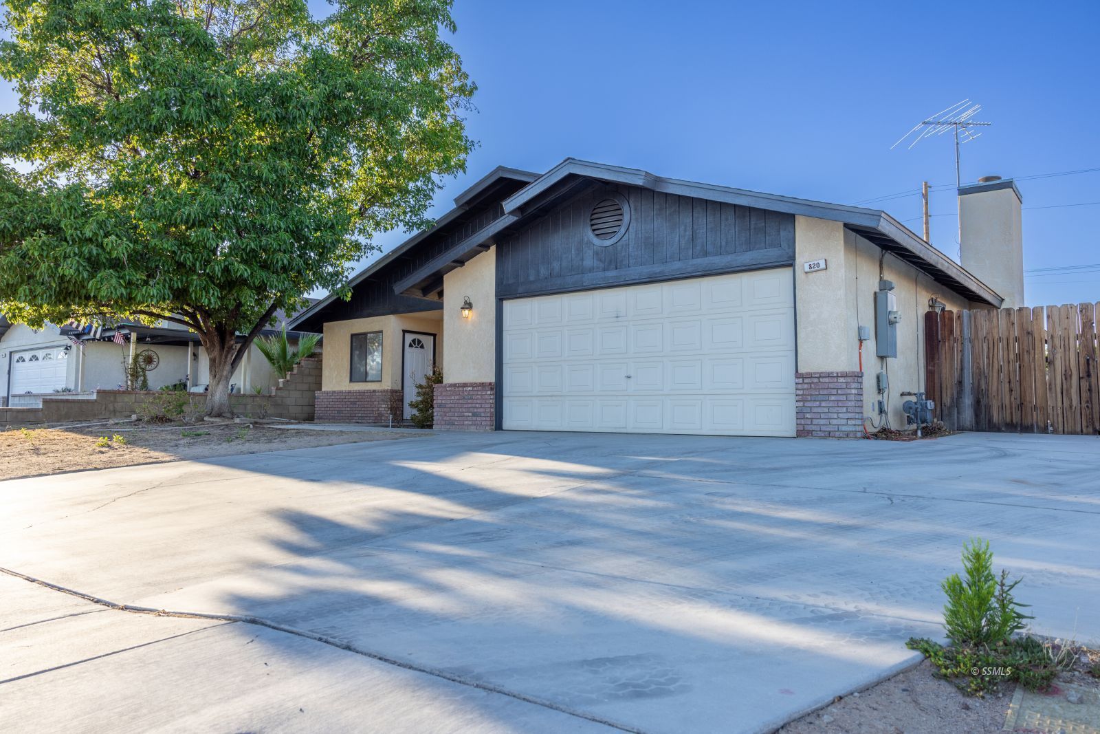 820 Walker Lane Ridgecrest, CA 93555 - Photo 2 of 27 a view of a house with a yard and garage