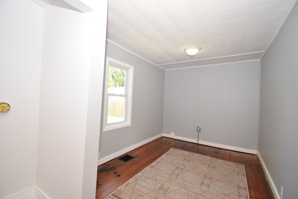 433 Putnam Hill Road Sutton, MA 01590 - Photo 7 of 30