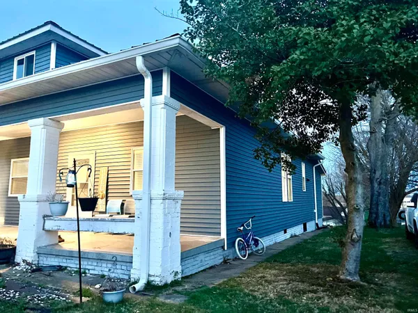 $215,000 | 213 North Washington Street, Huntingburg, IN 47542