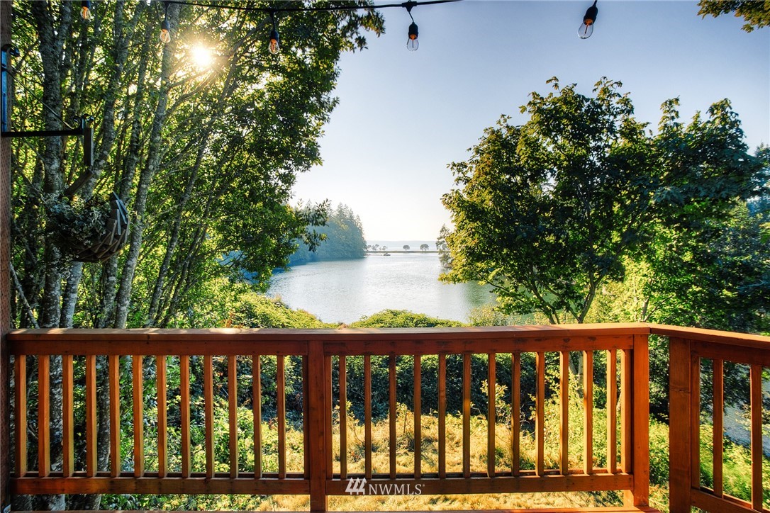 19605 Whiteman Cove Road Southwest Lakebay, WA 98351 - Photo 16 of 40 a balcony with wooden floor and fence