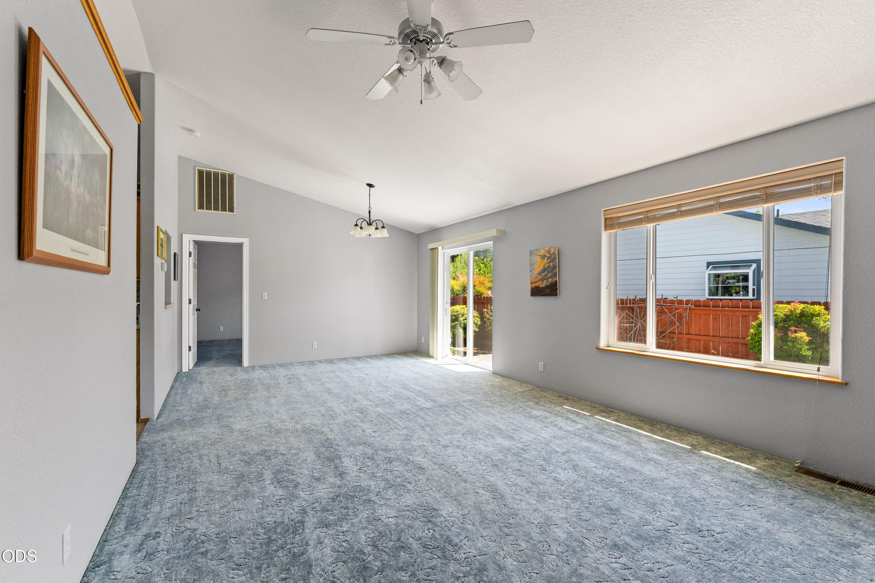 1445 Southwest Silver Maple Way Grants Pass, OR 97526 - Photo 9 of 29