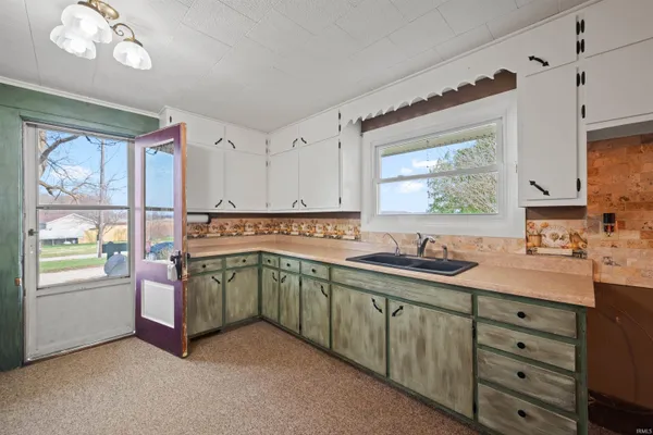 $325,000 | 8849 East 100 South, Marion, IN 46953