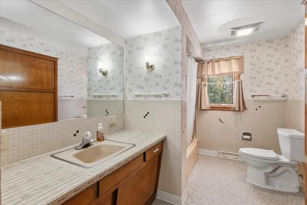 $385,000 | 3327 County Rd C, Oconto Falls, WI 54154