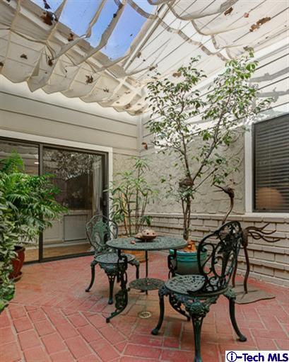 2031 Rosemont Avenue, Unit 2 Pasadena, CA 91103 - Photo 16 of 33 a backyard of a house with table and chairs