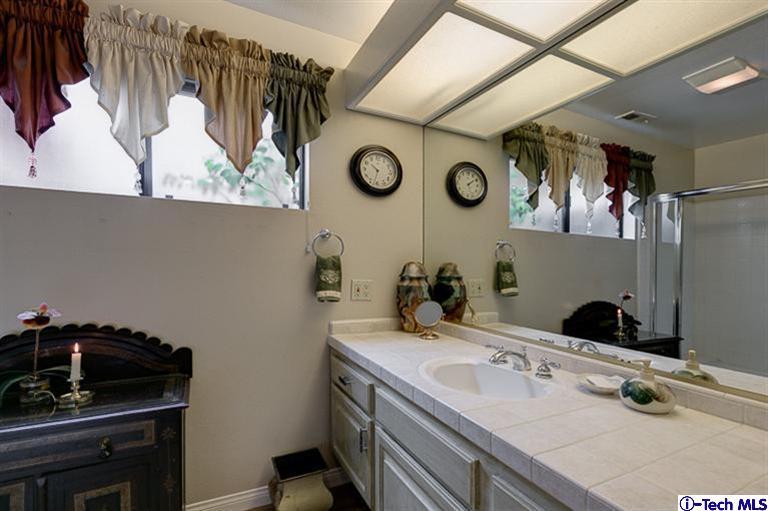 2031 Rosemont Avenue, Unit 2 Pasadena, CA 91103 - Photo 24 of 33 a bathroom with a sink and a mirror