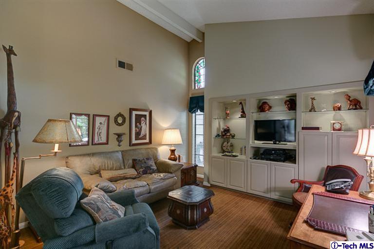 2031 Rosemont Avenue, Unit 2 Pasadena, CA 91103 - Photo 25 of 33 a living room with furniture and a flat screen tv