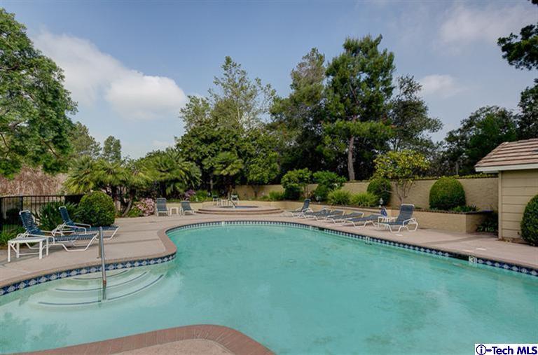 2031 Rosemont Avenue, Unit 2 Pasadena, CA 91103 - Photo 30 of 33 a swimming pool with outdoor seating and yard