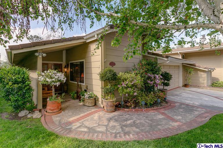 2031 Rosemont Avenue, Unit 2 Pasadena, CA 91103 - Photo 4 of 33 front view of a house with a yard