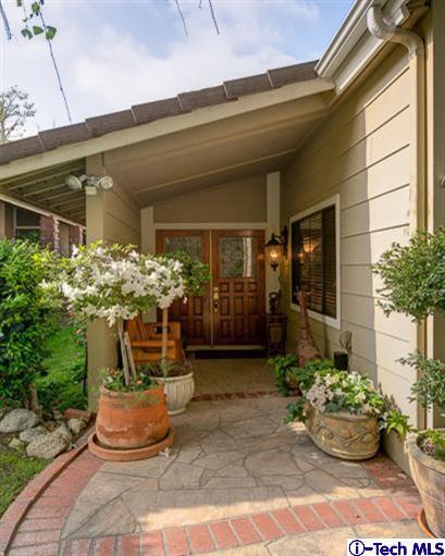 2031 Rosemont Avenue, Unit 2 Pasadena, CA 91103 - Photo 5 of 33 a front view of a house