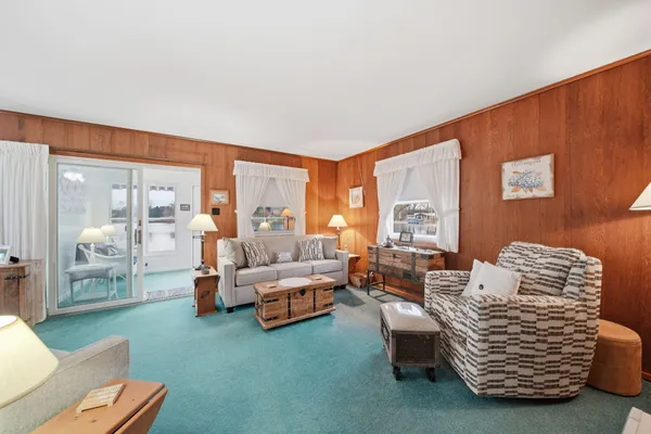 $699,900 | 228 Oak Grove Drive, Brooklyn, MI 49230