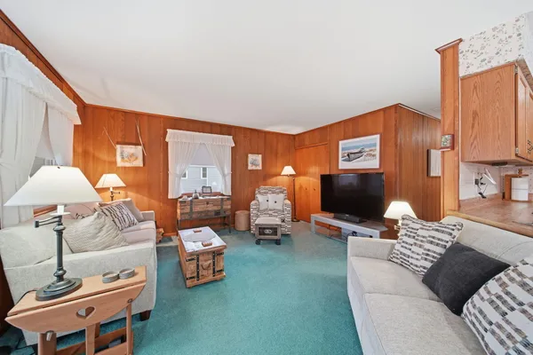 $699,900 | 228 Oak Grove Drive, Brooklyn, MI 49230