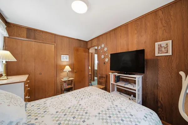 $699,900 | 228 Oak Grove Drive, Brooklyn, MI 49230