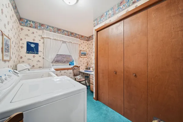 $699,900 | 228 Oak Grove Drive, Brooklyn, MI 49230