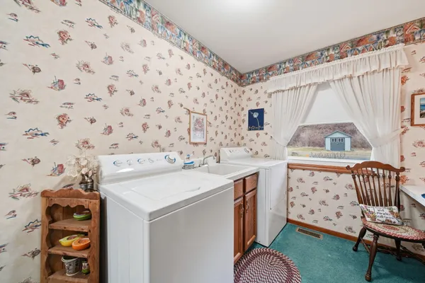 $699,900 | 228 Oak Grove Drive, Brooklyn, MI 49230