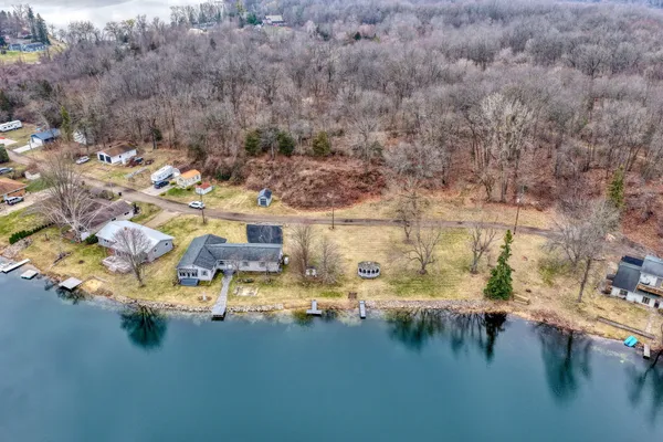 $699,900 | 228 Oak Grove Drive, Brooklyn, MI 49230