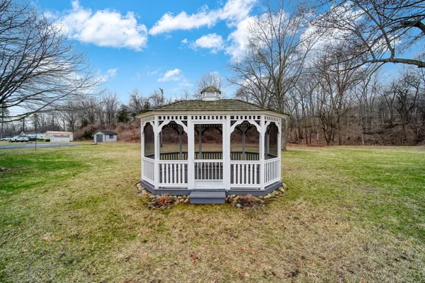 $699,900 | 228 Oak Grove Drive, Brooklyn, MI 49230