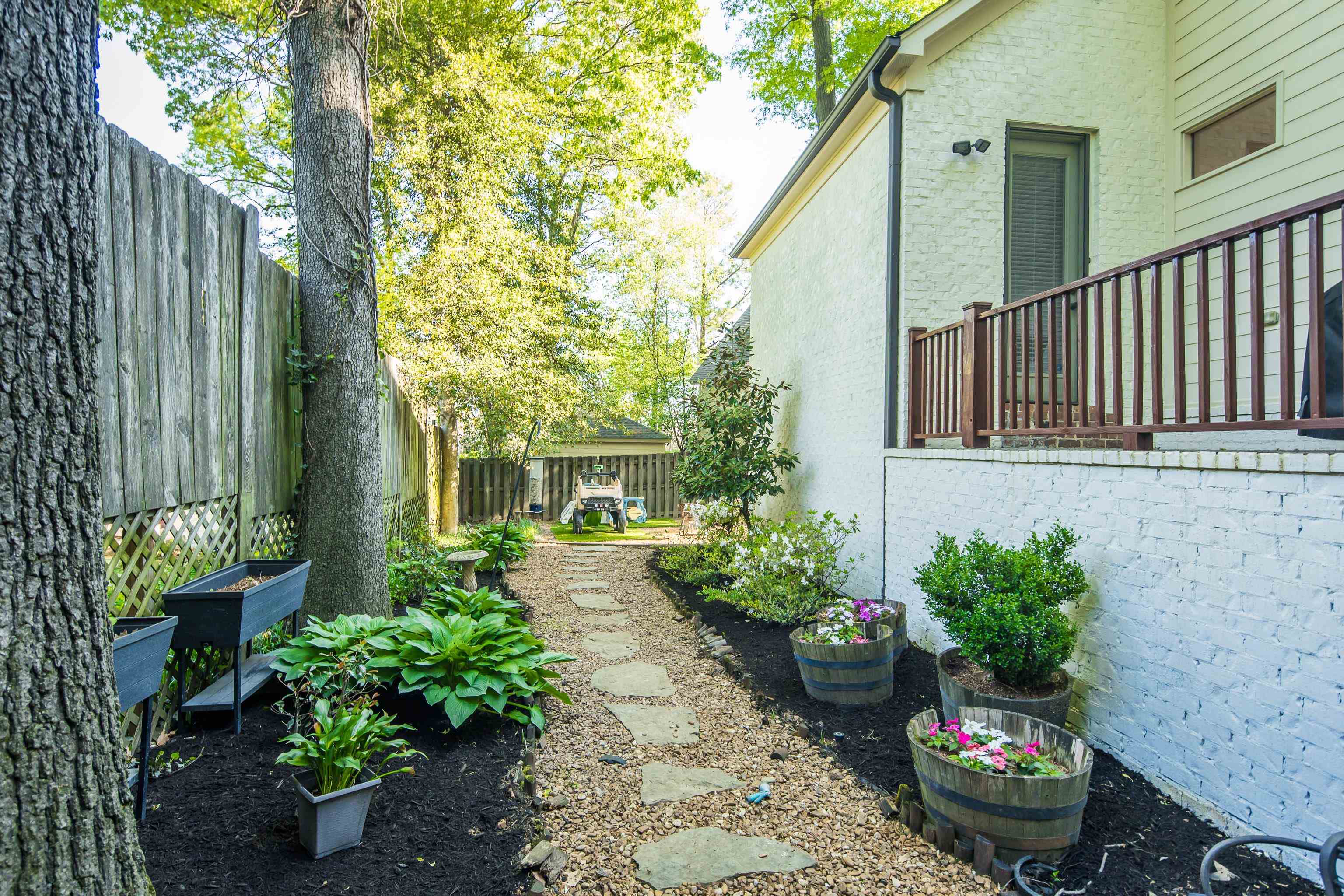 237 Windover Road Memphis, TN 38111 - Photo 34 of 37 View of fenced backyard
