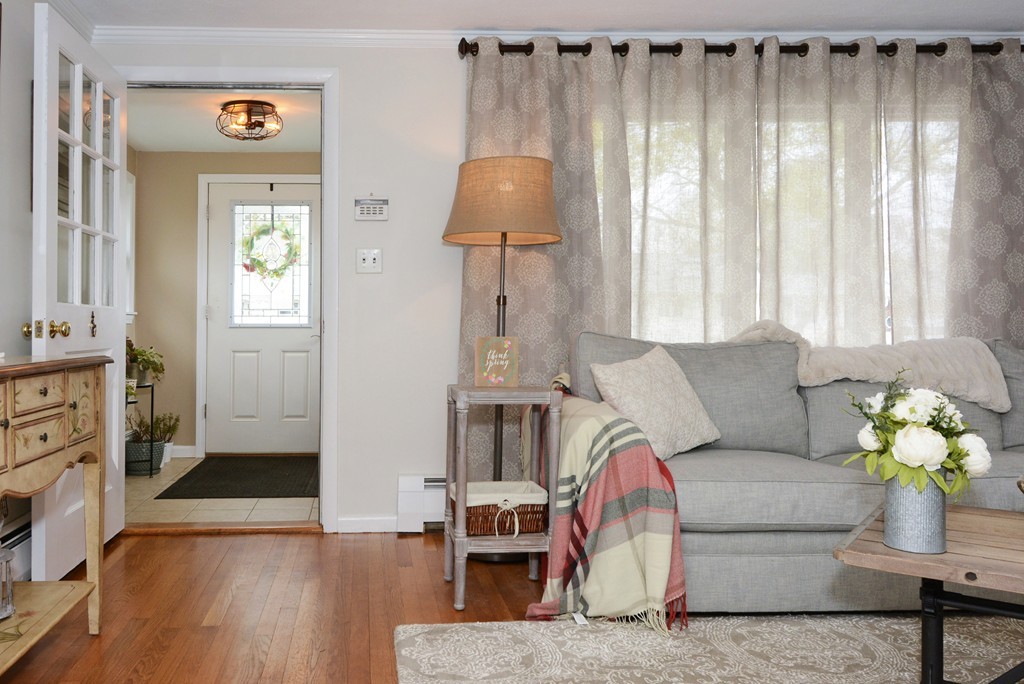 10 Robinson Road Beverly, MA 01915 - Photo 5 of 17
