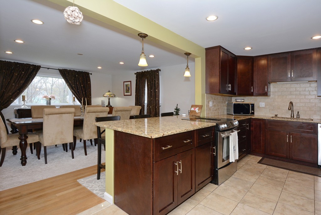 10 Robinson Road Beverly, MA 01915 - Photo 7 of 17