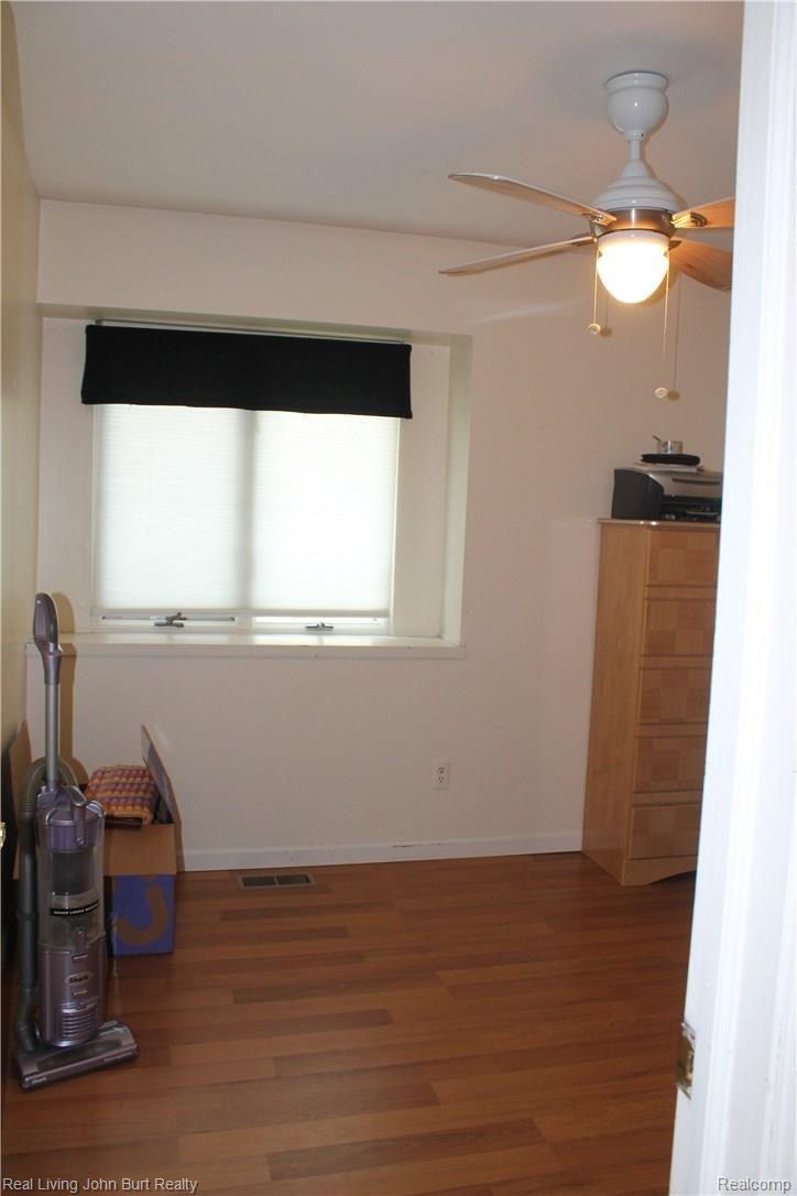 3045 South Vassar Road Davison, MI 48423 - Photo 10 of 19 Bedroom 2.JPG