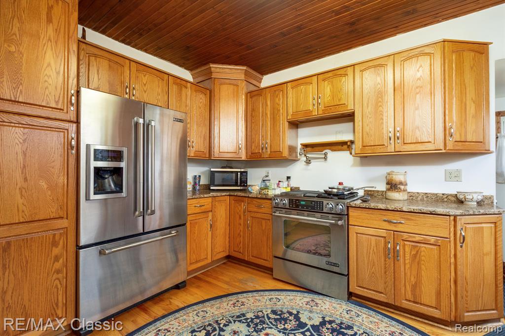 17373 Ridge Road Northville, MI 48168 - Photo 8 of 31