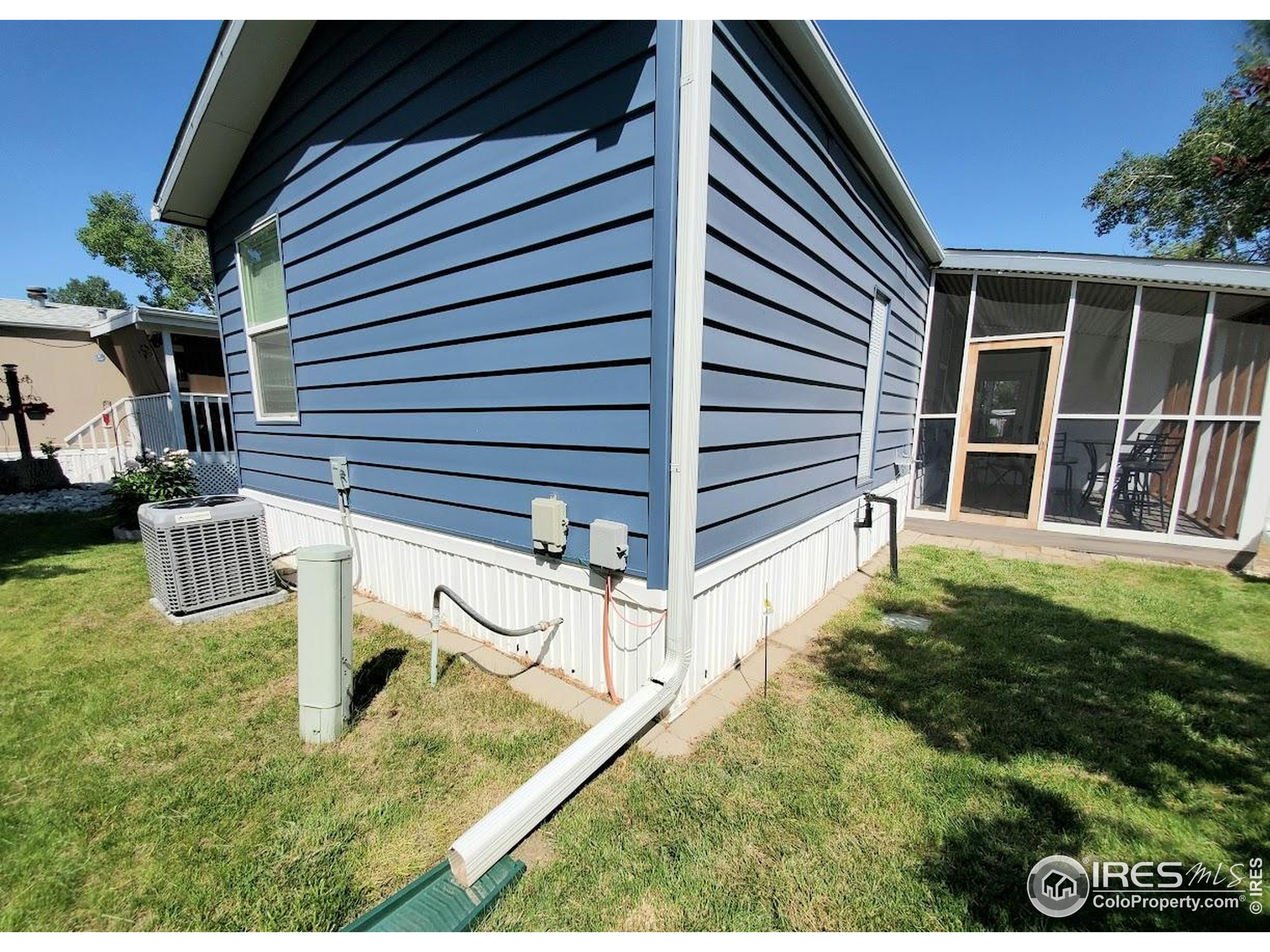 605 West 57th Street, Unit 42 Loveland, CO 80538 - Photo 28 of 38 a backyard of a house with seating space