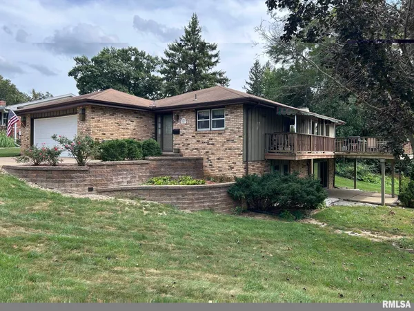 $239,900 | 1612 Summit Drive, Pekin, IL 61554