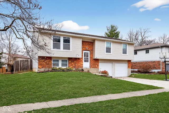 $285,000 | 11495 Crestview Drive, Fishers, IN 46038
