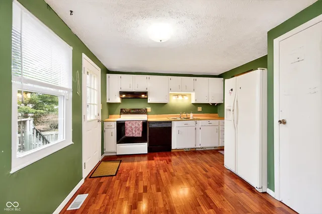 $285,000 | 11495 Crestview Drive, Fishers, IN 46038