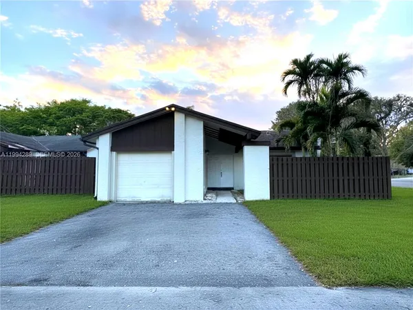 $499,999 | 13428 Southwest 108th St Circle North, Miami, FL 33186