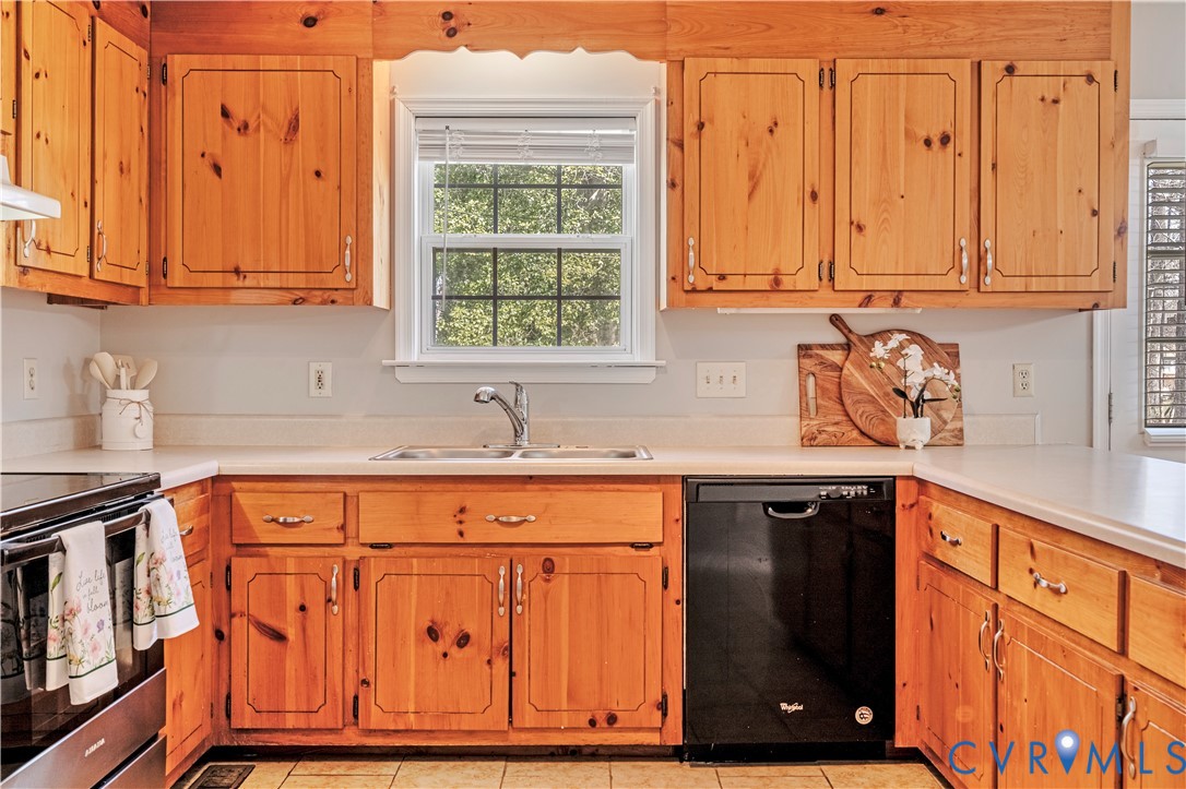 11512 Tar Bay Road Hopewell, VA 23860 - Photo 8 of 34