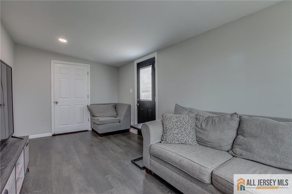 509 New Durham Road Piscataway, NJ 08854 - Photo 13 of 26