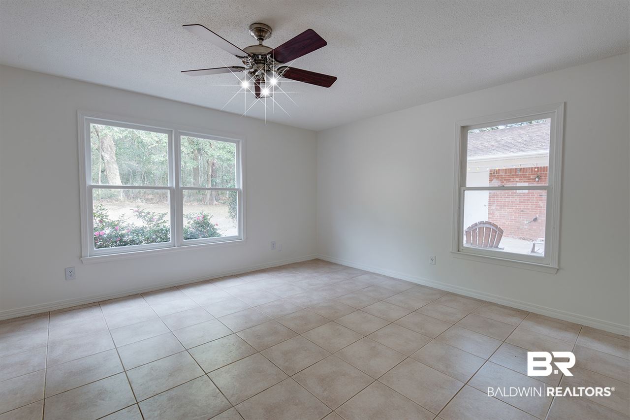 4916 Meredith Court Mobile, AL 36618 - Photo 18 of 32 Ceiling Fan