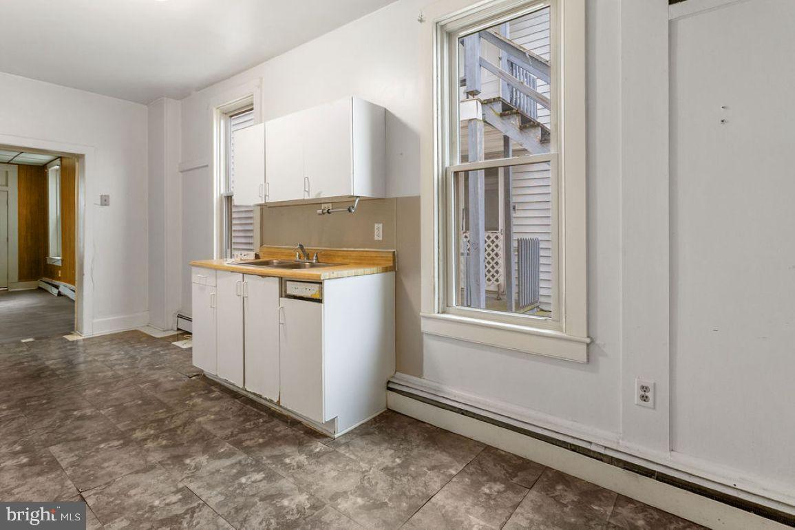 138 Pleasant Street Hanover, PA 17331 - Photo 9 of 39 an empty room with windows