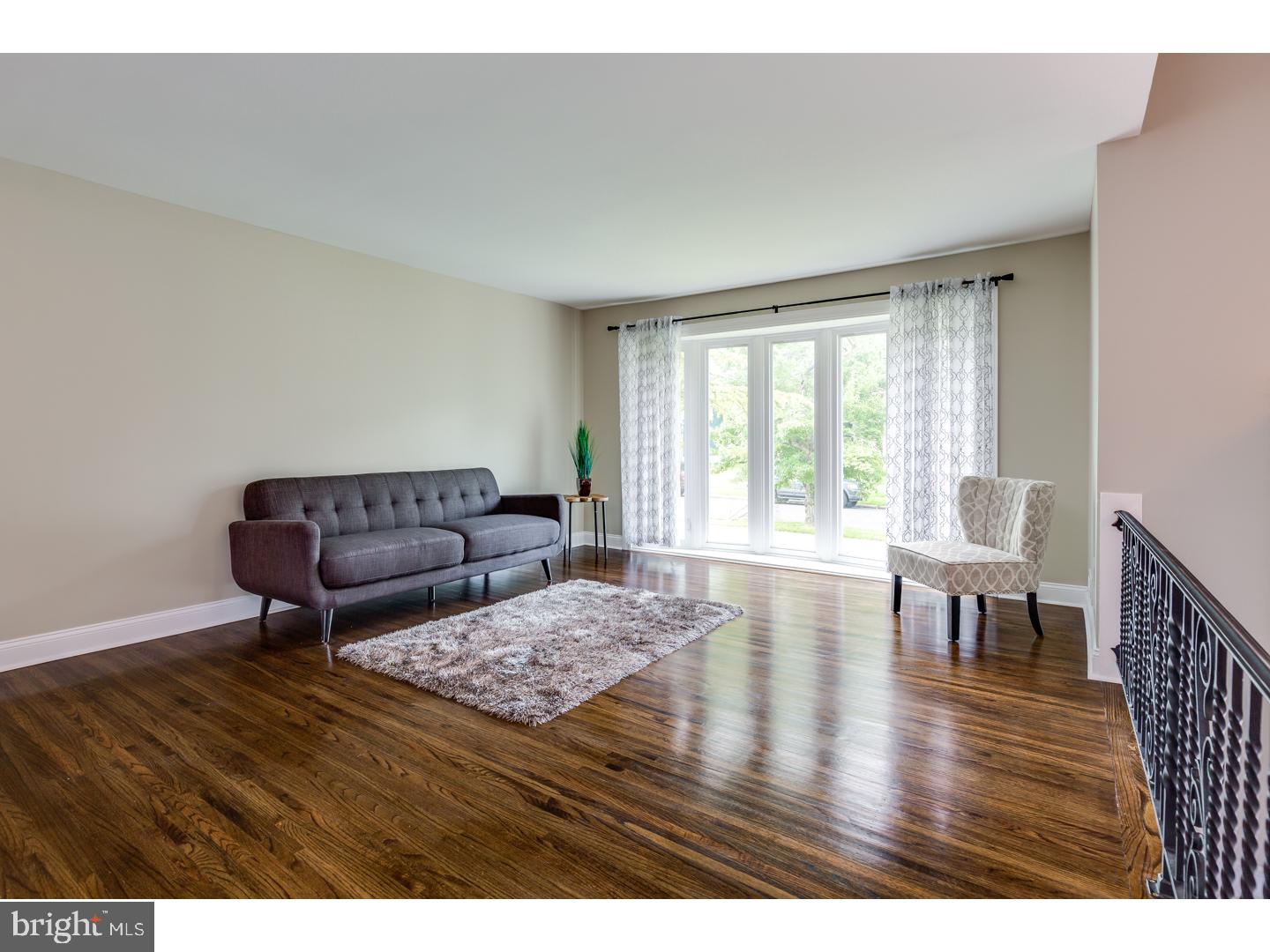 1003 Edgemoor Road Cherry Hill, NJ 08034 - Photo 5 of 25 Living Room