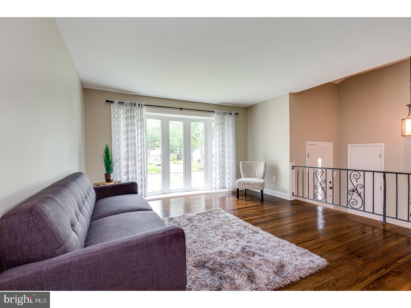 1003 Edgemoor Road Cherry Hill, NJ 08034 - Photo 6 of 25 Living Room